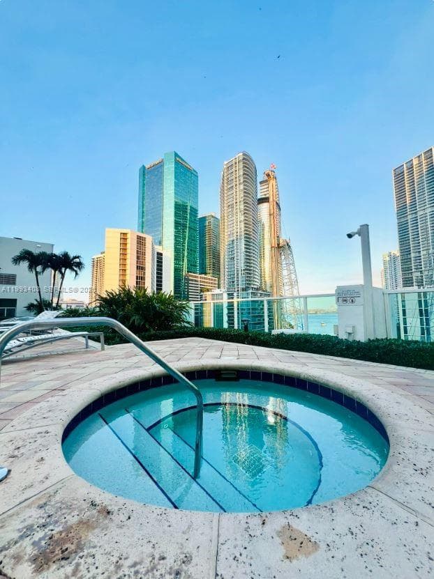 41 SE 5th St # 903, Miami FL 33131 — 19
