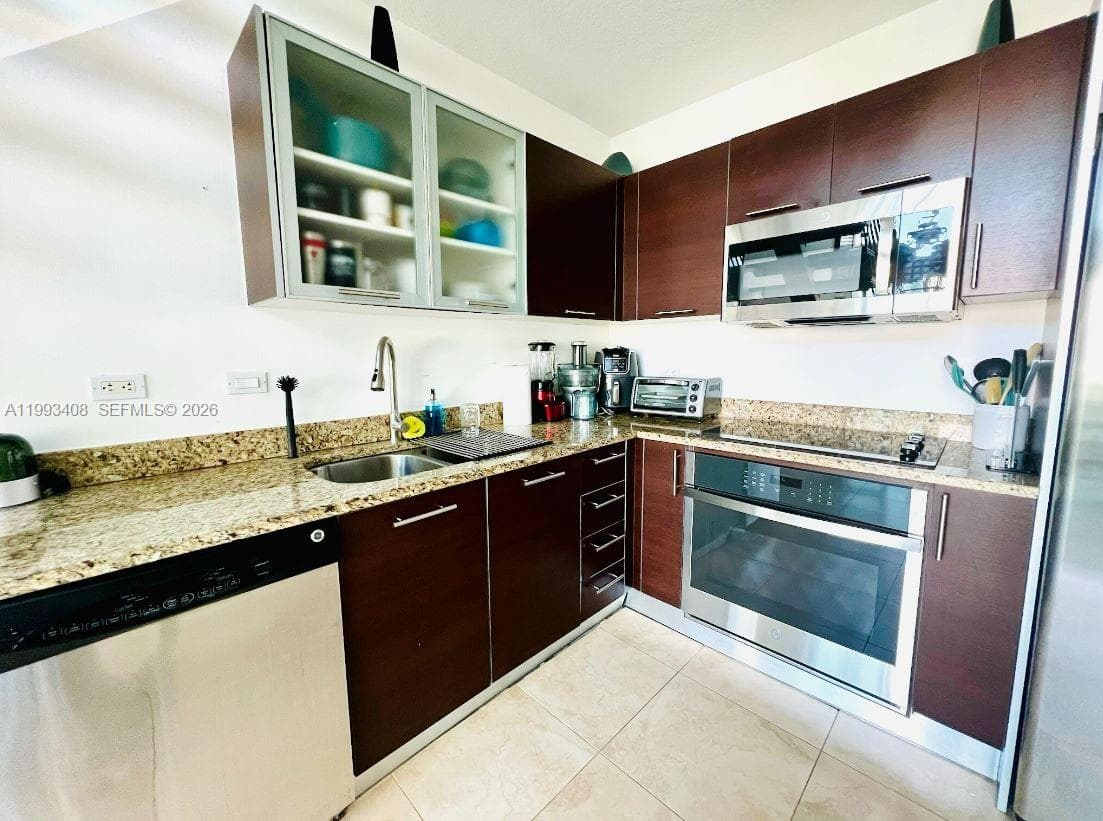 41 SE 5th St # 903, Miami FL 33131 — 8