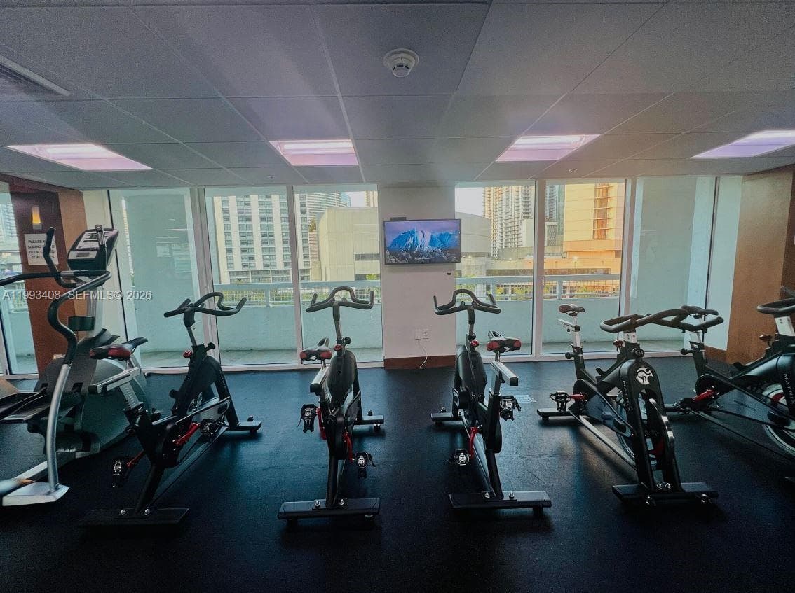 41 SE 5th St # 903, Miami FL 33131 — 21