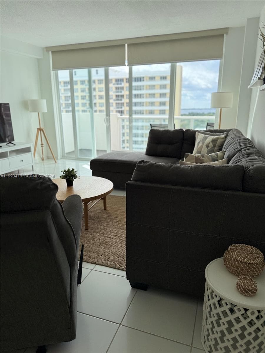 5601 Collins ave # 1219, Miami Beach FL 33140 — 6