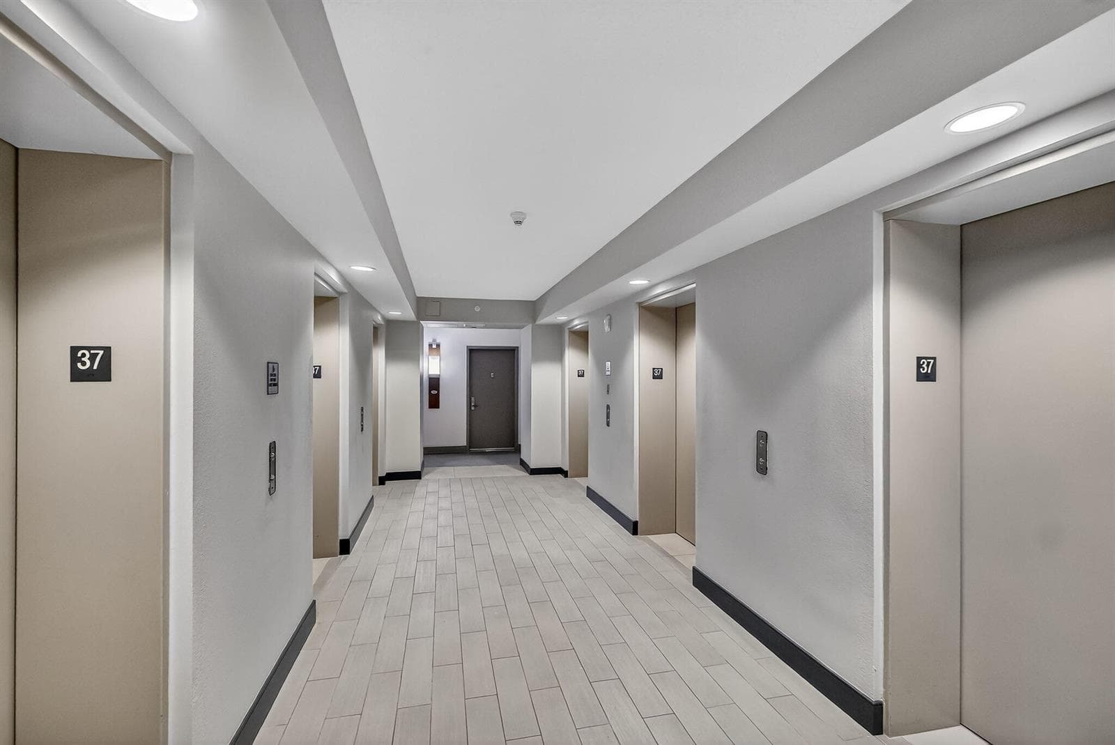 1750 N Bayshore Drive # 3706, Miami FL 33132 — 37