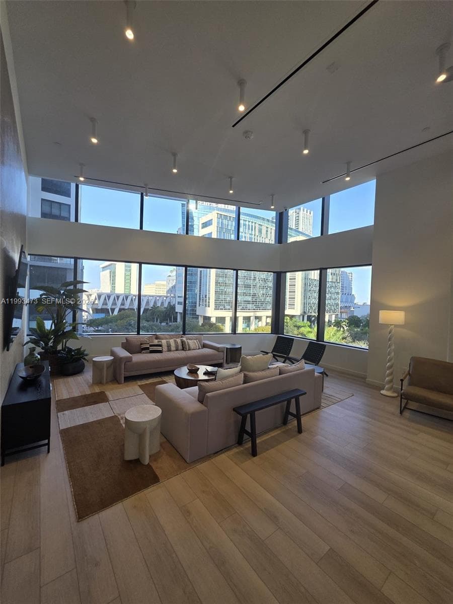 225 N Miami Ave # 910, Miami FL 33128 — 3