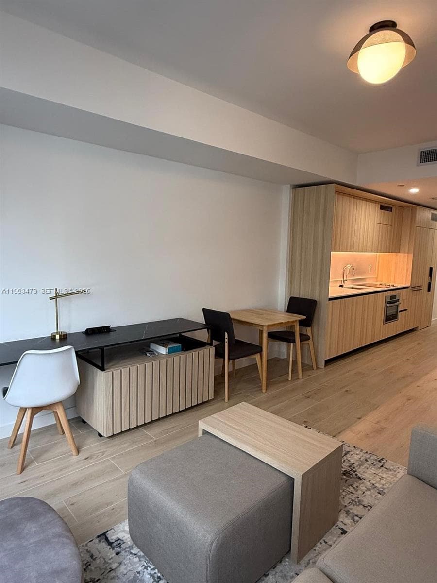 225 N Miami Ave # 910, Miami FL 33128 — 9