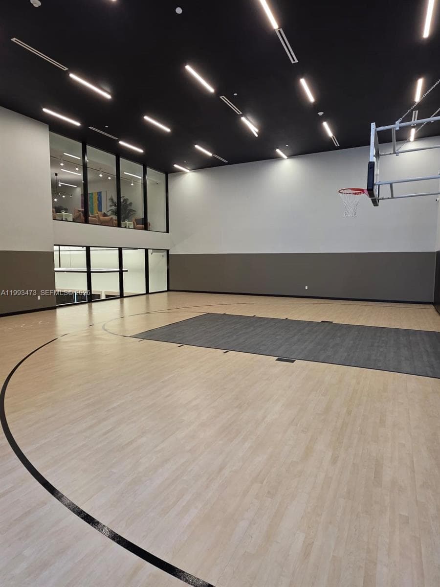 225 N Miami Ave # 910, Miami FL 33128 — 34