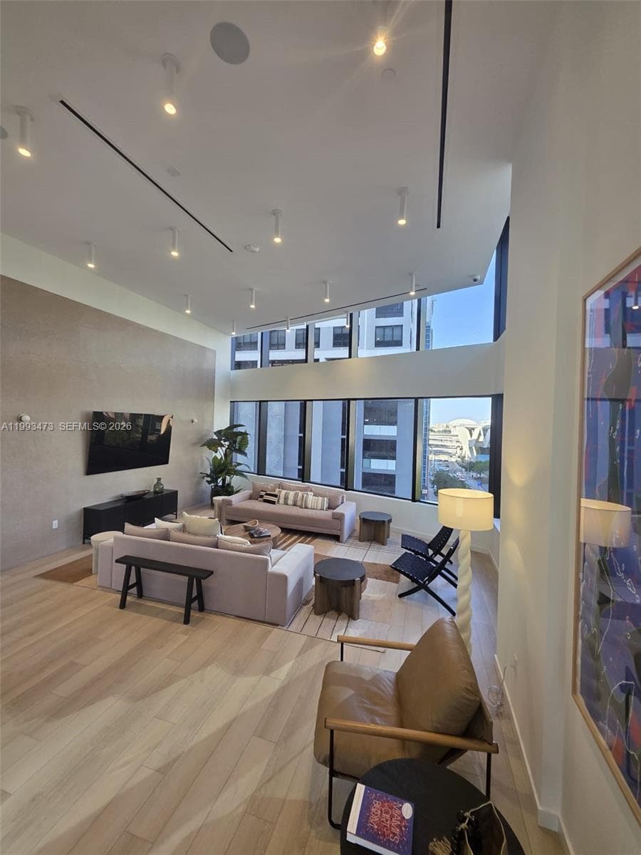 225 N Miami Ave # 910, Miami FL 33128 — 49