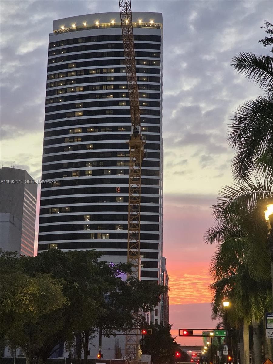 225 N Miami Ave # 910, Miami FL 33128 — 59
