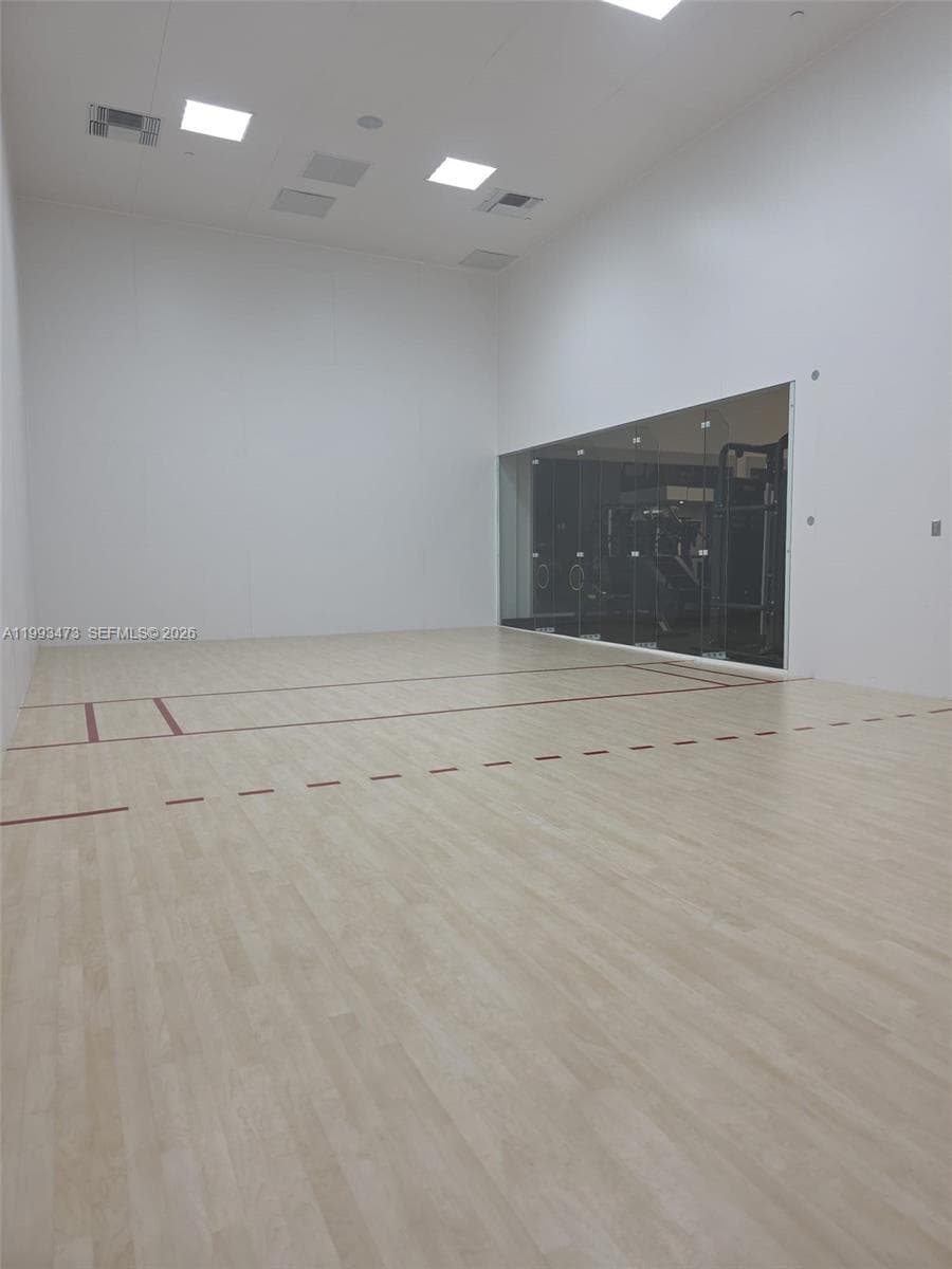 225 N Miami Ave # 910, Miami FL 33128 — 54