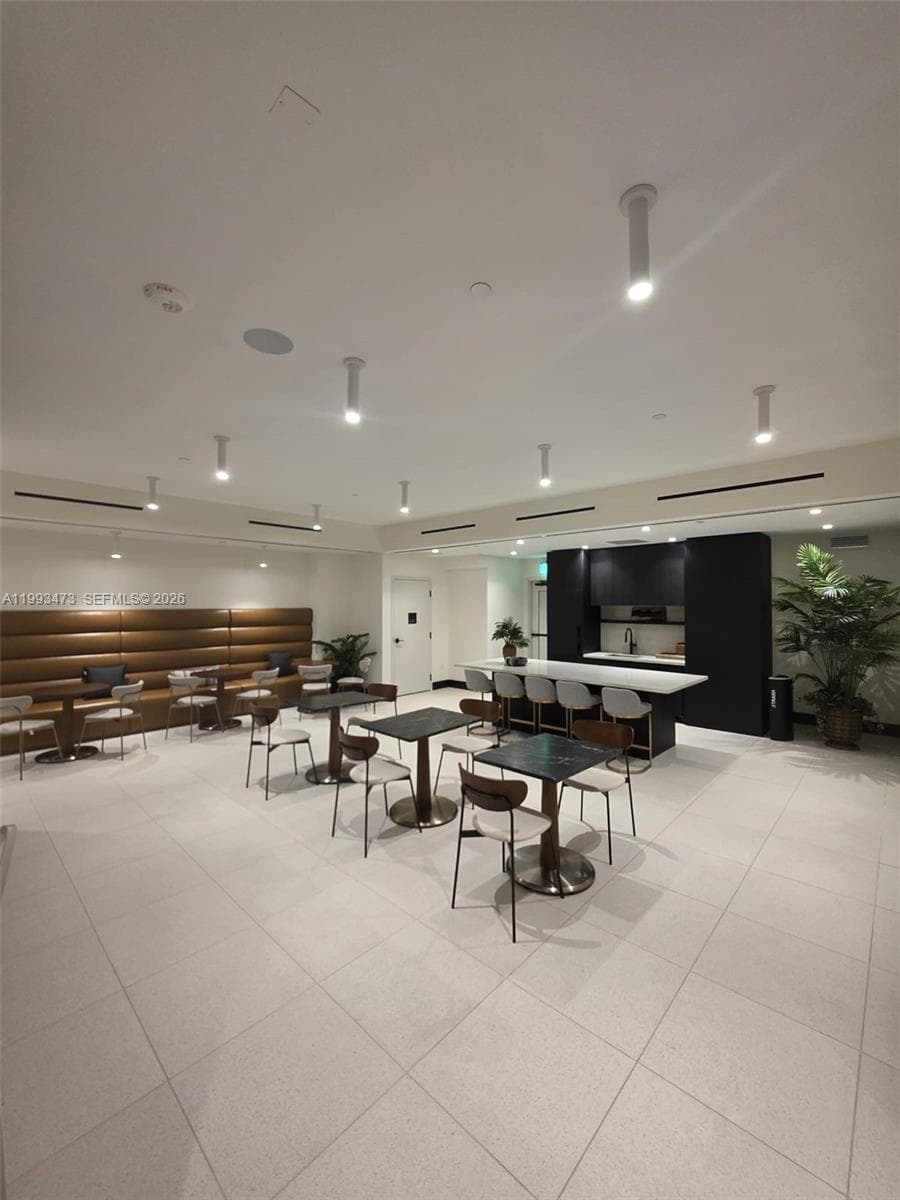225 N Miami Ave # 910, Miami FL 33128 — 39