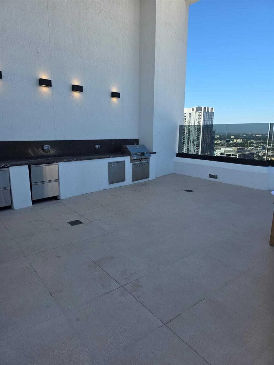 225 N Miami Avenue # 910, Miami FL 33128 — 62