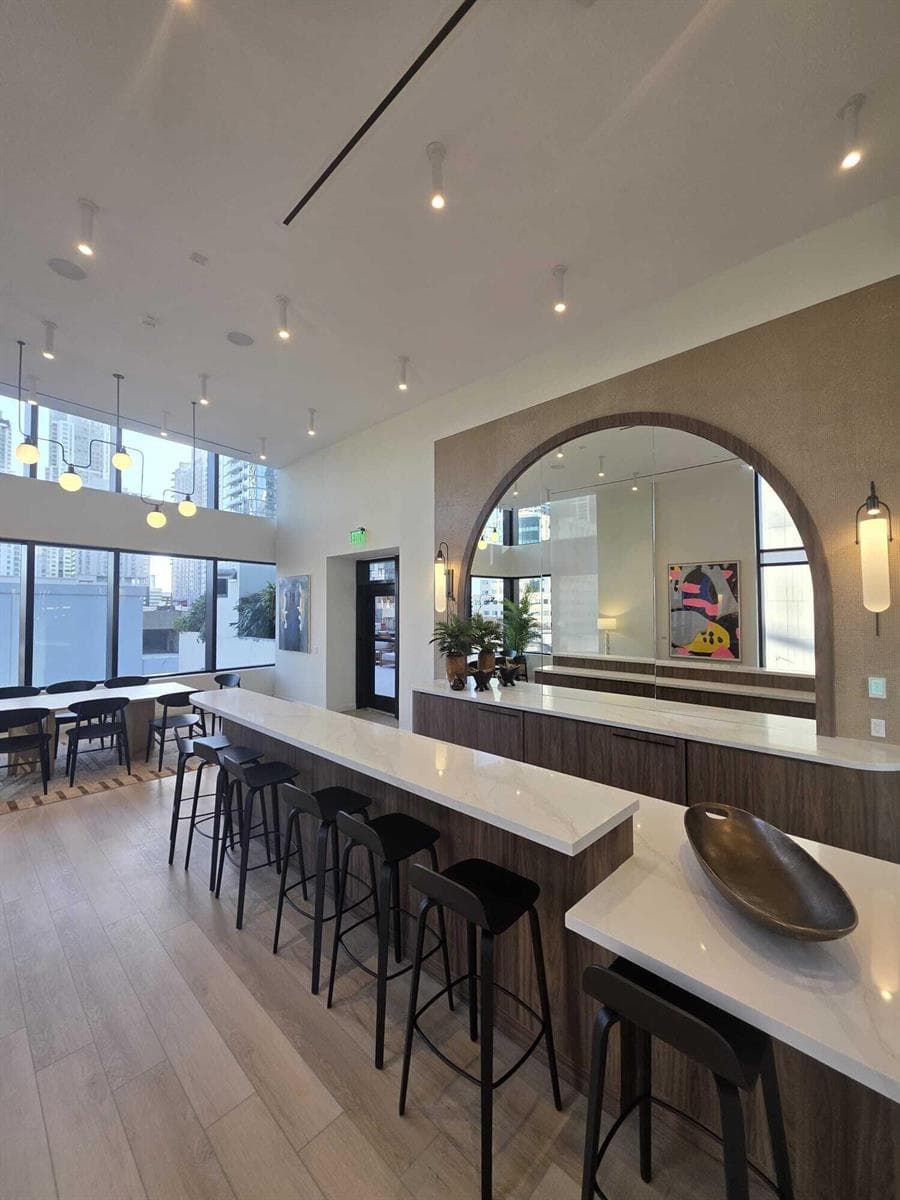 225 N Miami Avenue # 910, Miami FL 33128 — 47
