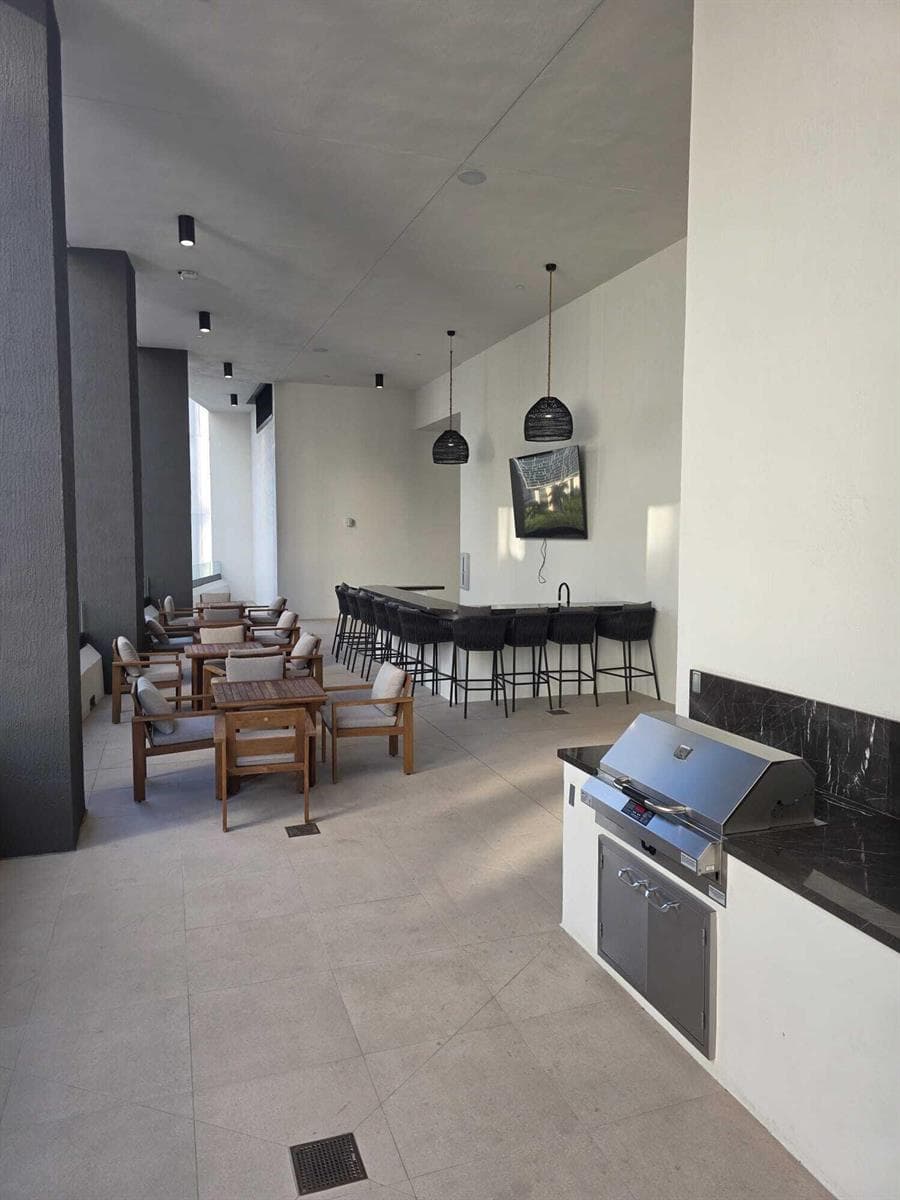 225 N Miami Avenue # 910, Miami FL 33128 — 57