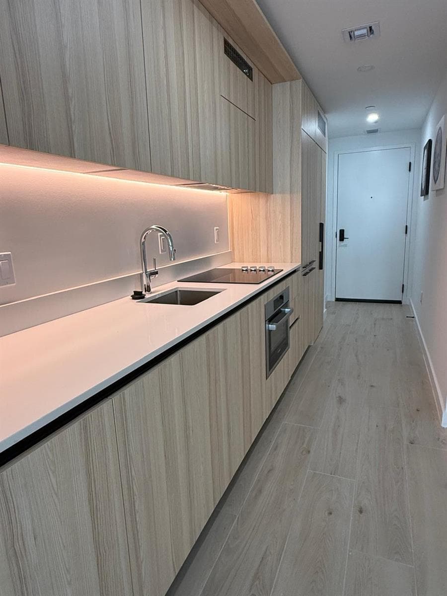 225 N Miami Avenue # 910, Miami FL 33128 — 3