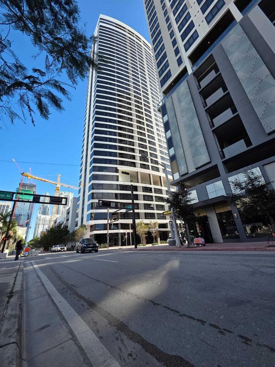 225 N Miami Avenue # 910, Miami FL 33128 — 63