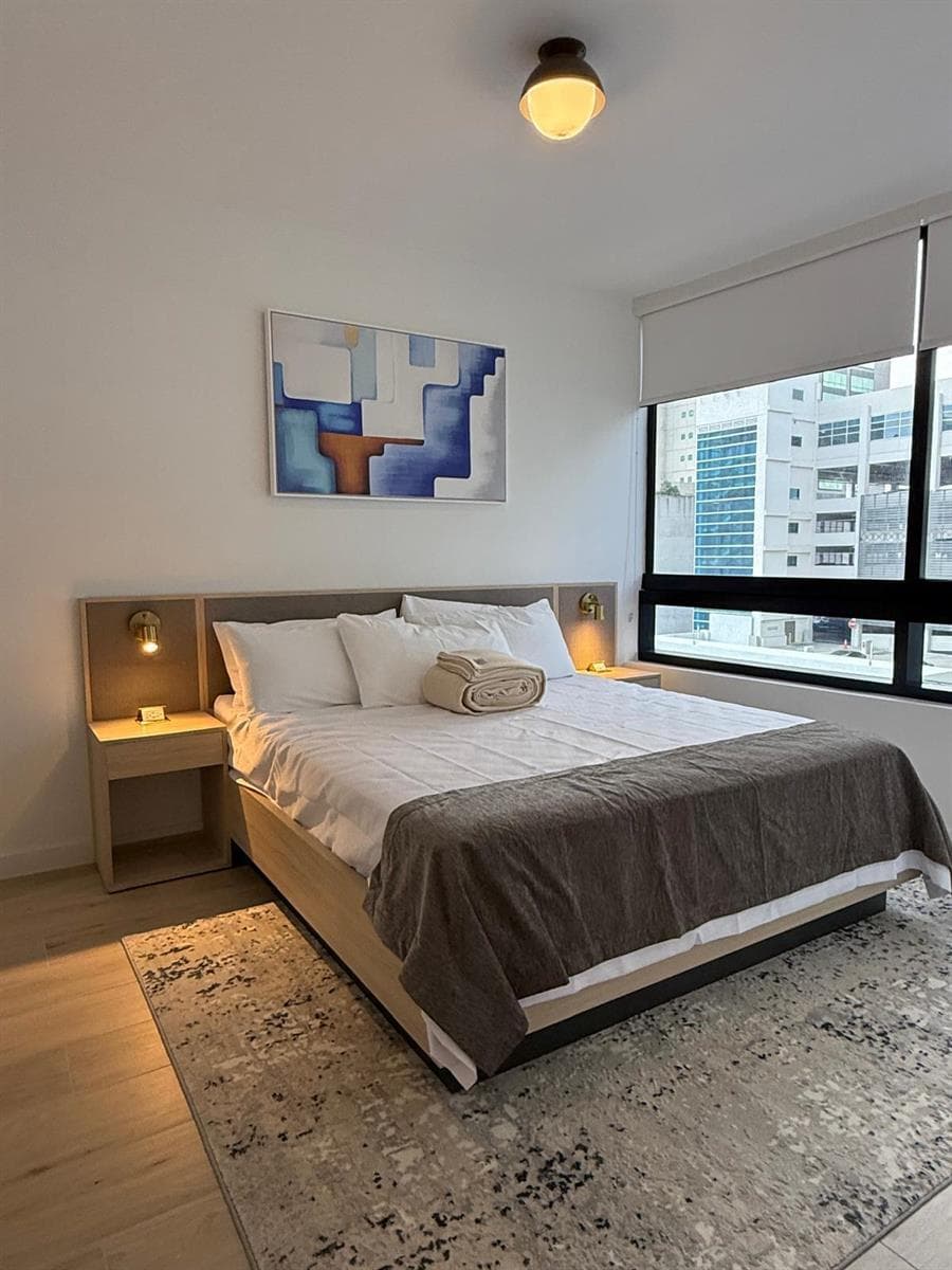 225 N Miami Avenue # 910, Miami FL 33128 — 9