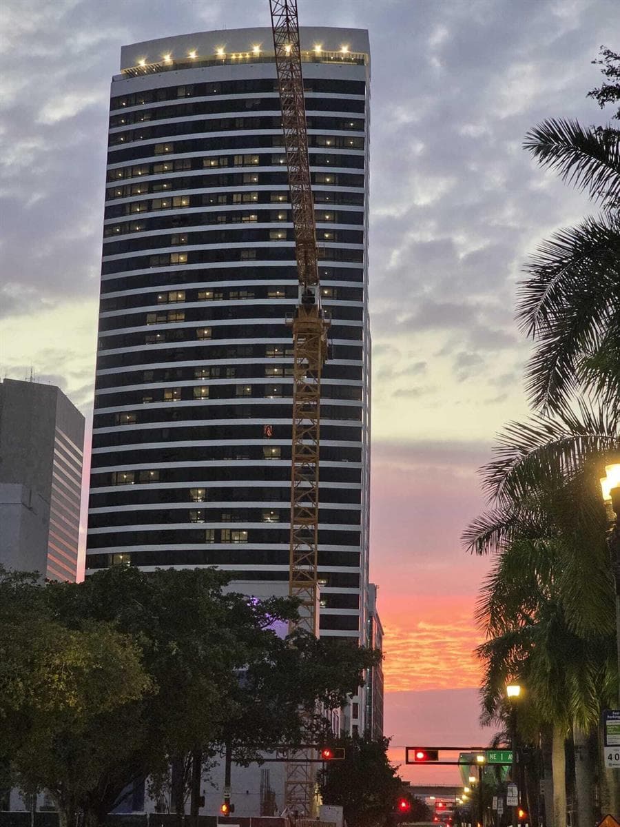 225 N Miami Avenue # 910, Miami FL 33128 — 59