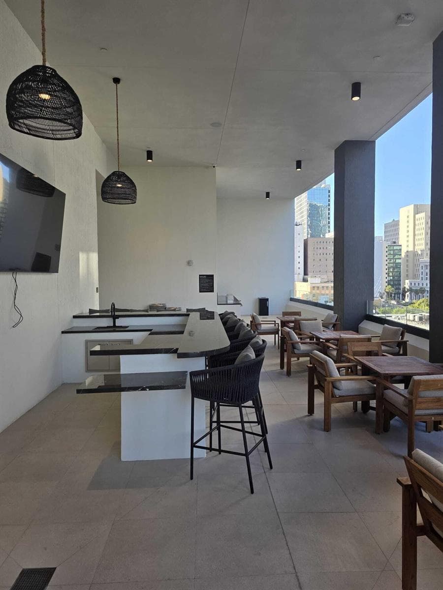 225 N Miami Avenue # 910, Miami FL 33128 — 50
