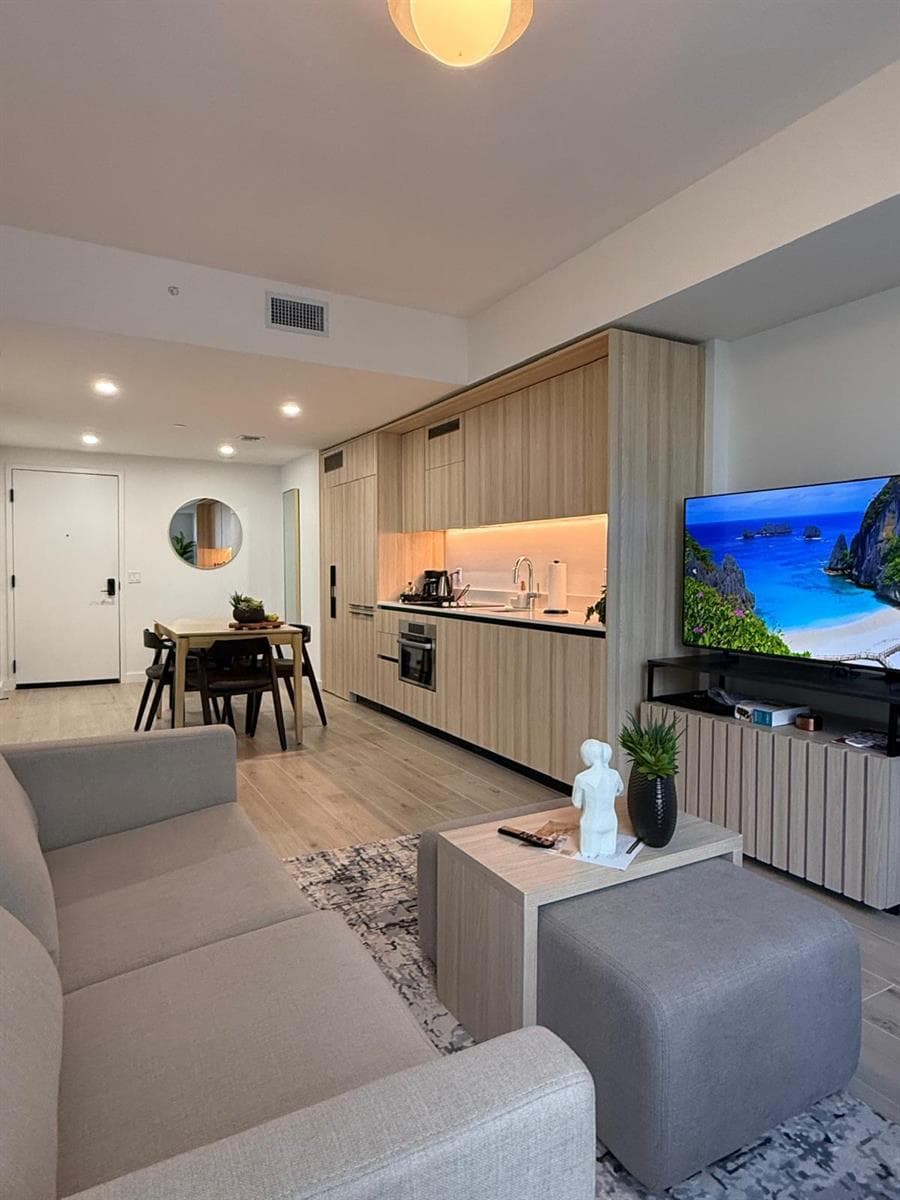225 N Miami Avenue # 910, Miami FL 33128 — 15