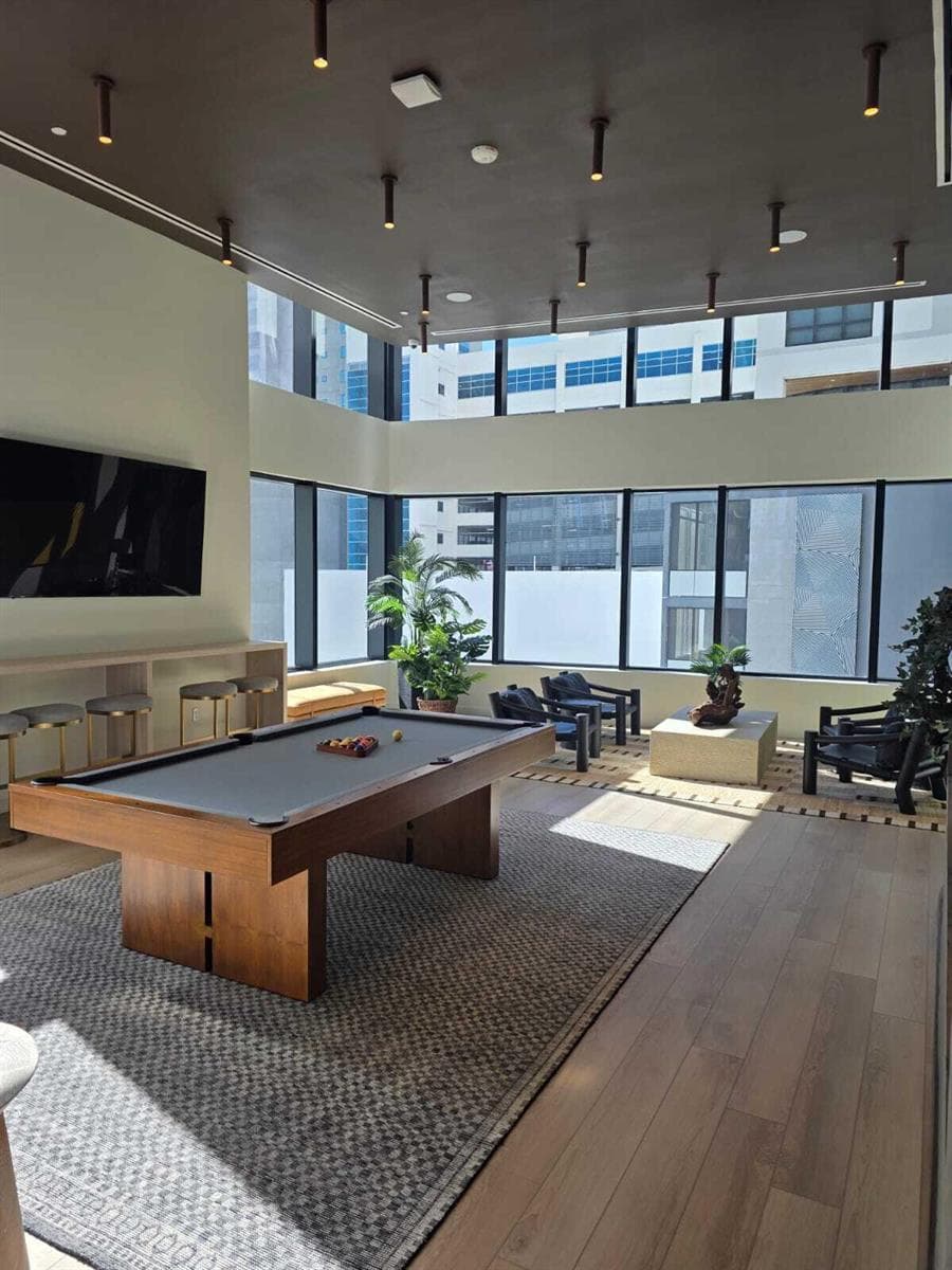 225 N Miami Avenue # 910, Miami FL 33128 — 48