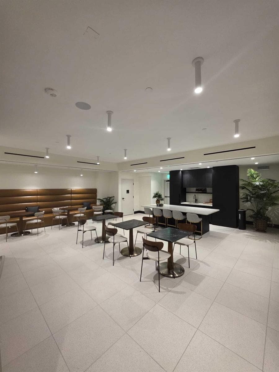225 N Miami Avenue # 910, Miami FL 33128 — 39