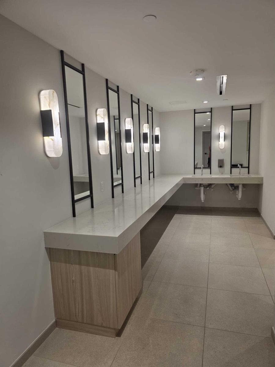 225 N Miami Avenue # 910, Miami FL 33128 — 60