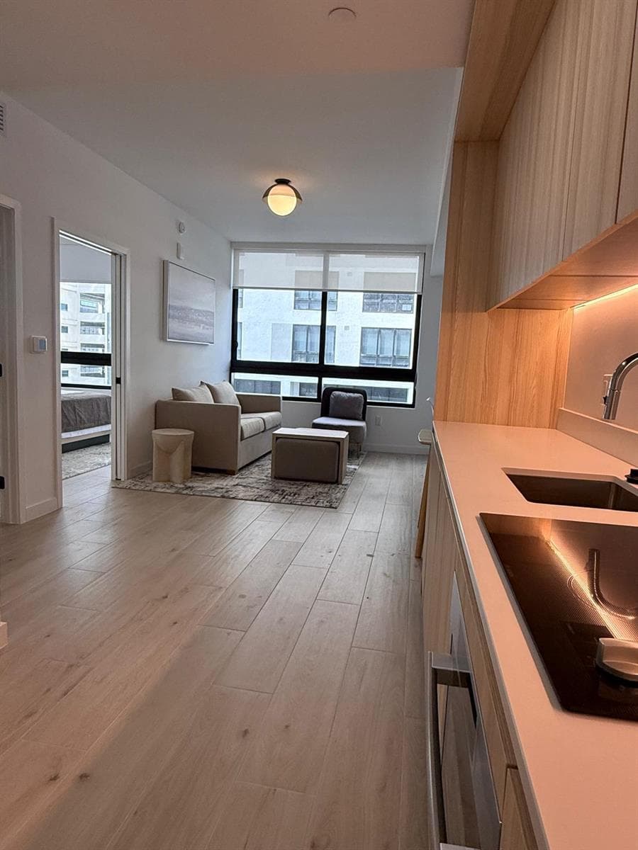225 N Miami Avenue # 910, Miami FL 33128 — 8