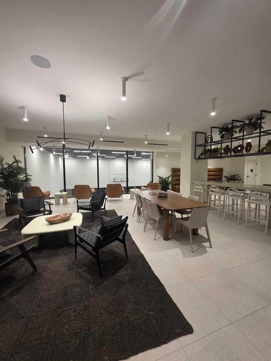 225 N Miami Avenue # 804, Miami FL 33128 — 23
