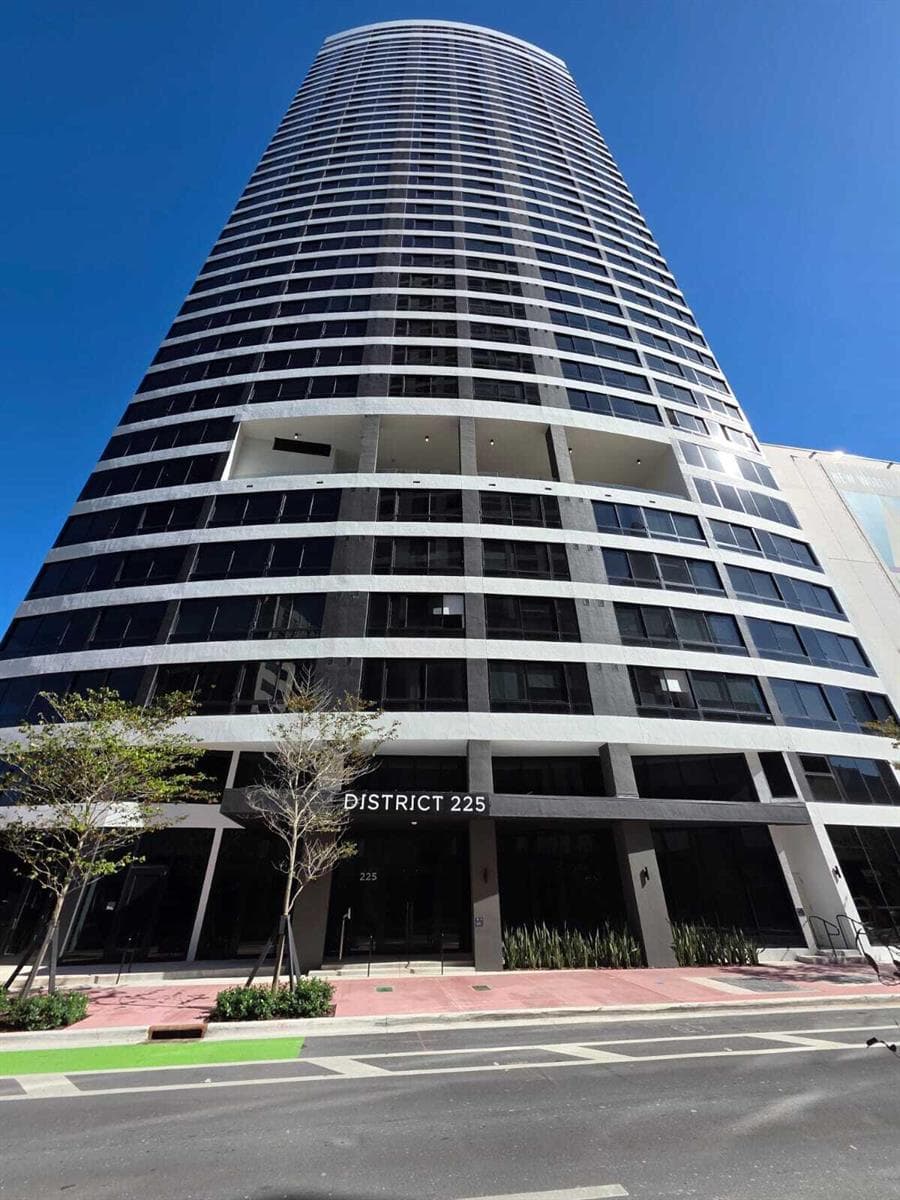 225 N Miami Avenue # 804, Miami FL 33128 — 16