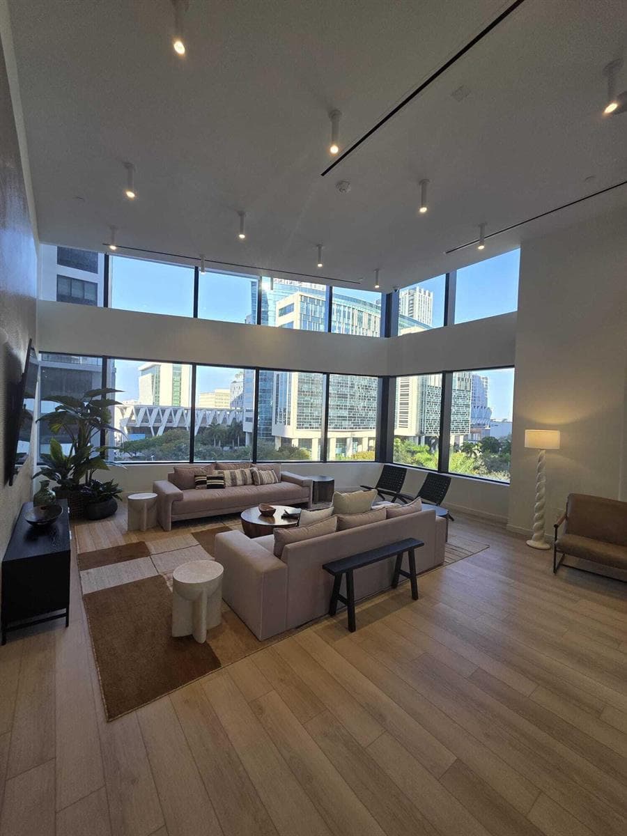 225 N Miami Avenue # 804, Miami FL 33128 — 15