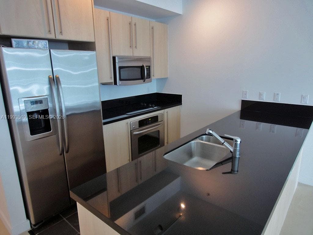 1111 SW 1 AV, Miami FL 33130 — 2