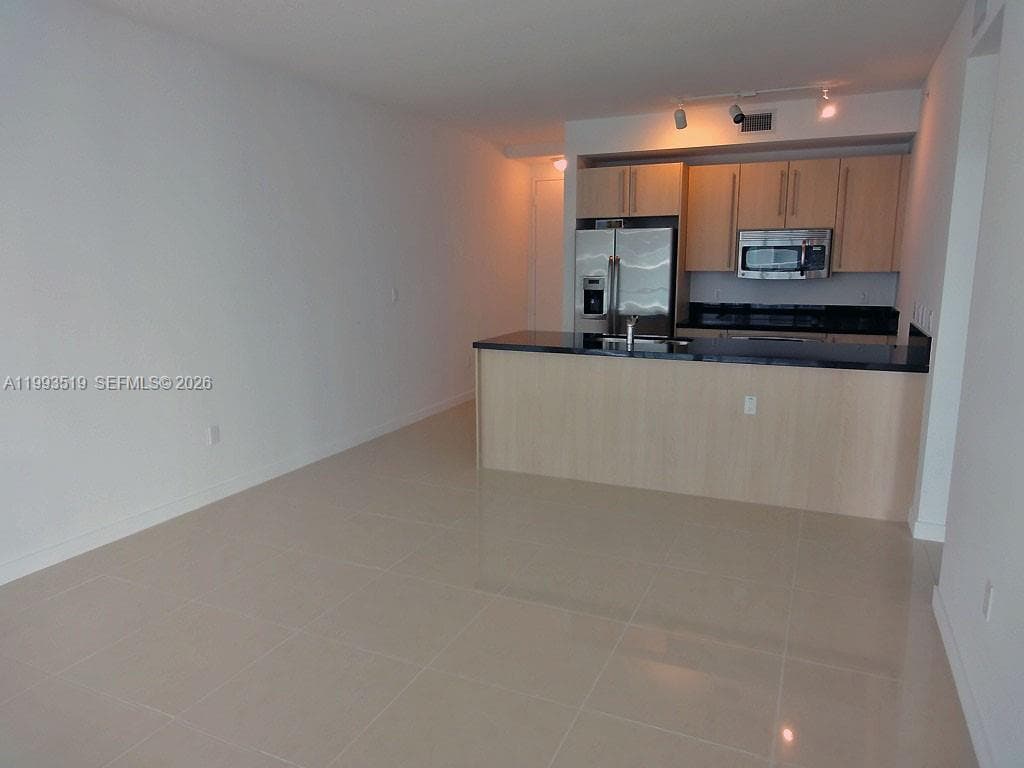 1111 SW 1 AV, Miami FL 33130 — 16