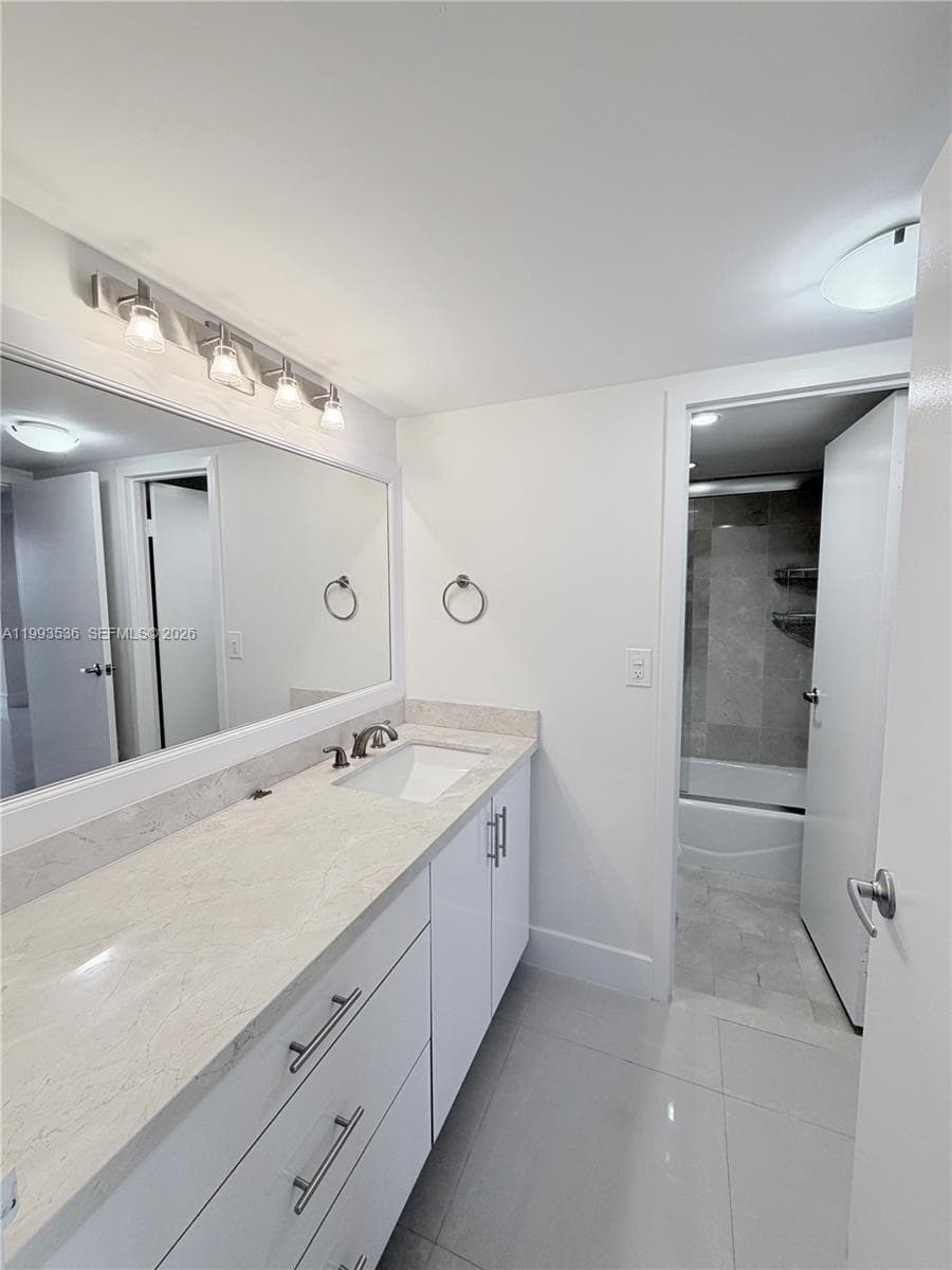 2333 Brickell Ave # 1407, Miami FL 33129 — 20
