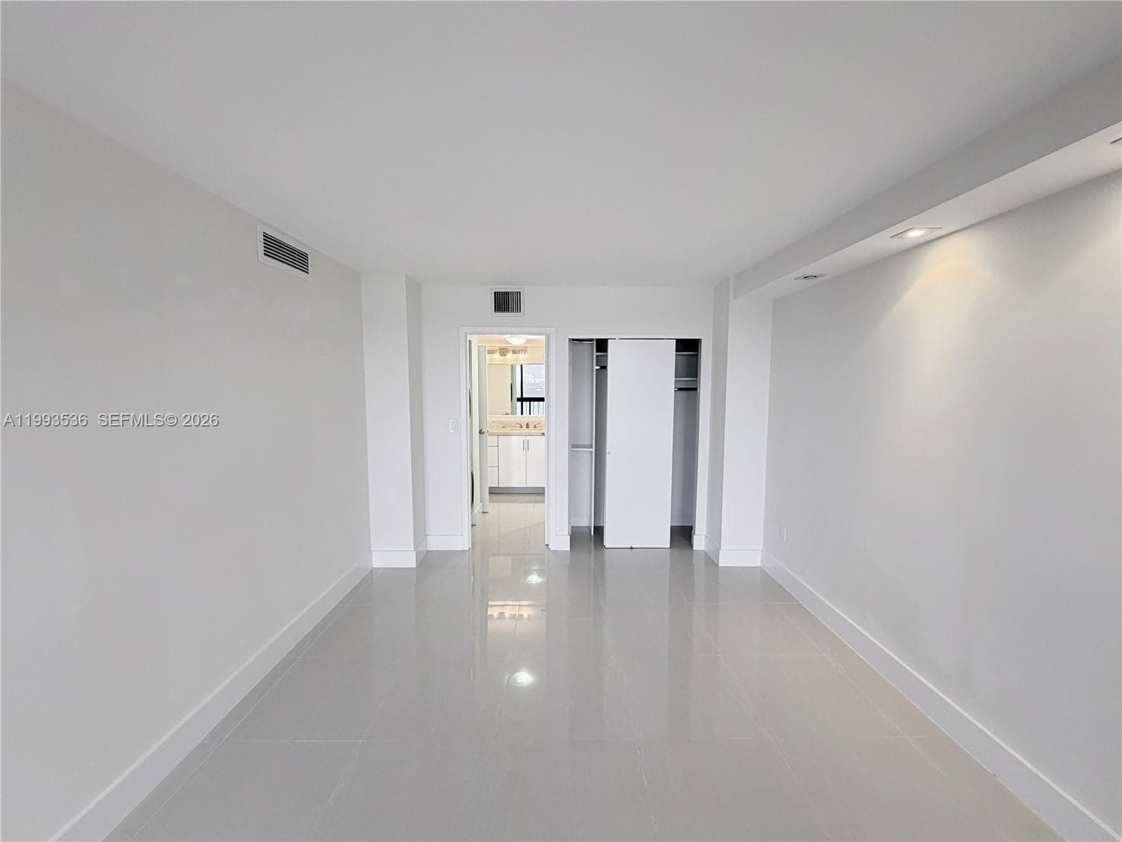2333 Brickell Ave # 1407, Miami FL 33129 — 19