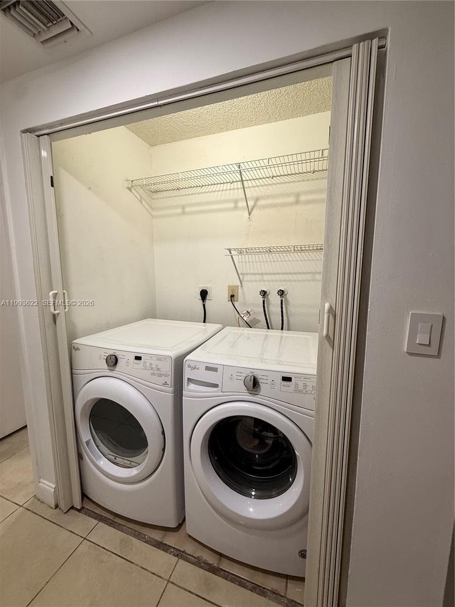 Country Lake Homes 2nd Ad, Hialeah, FL — 11