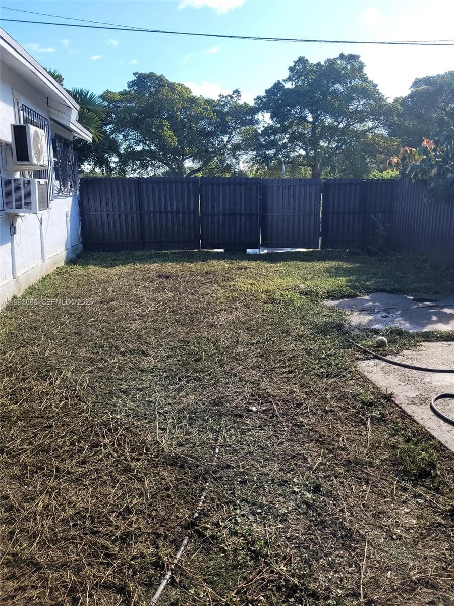 5720 NE Miami Pl, Miami FL 33137 — 7