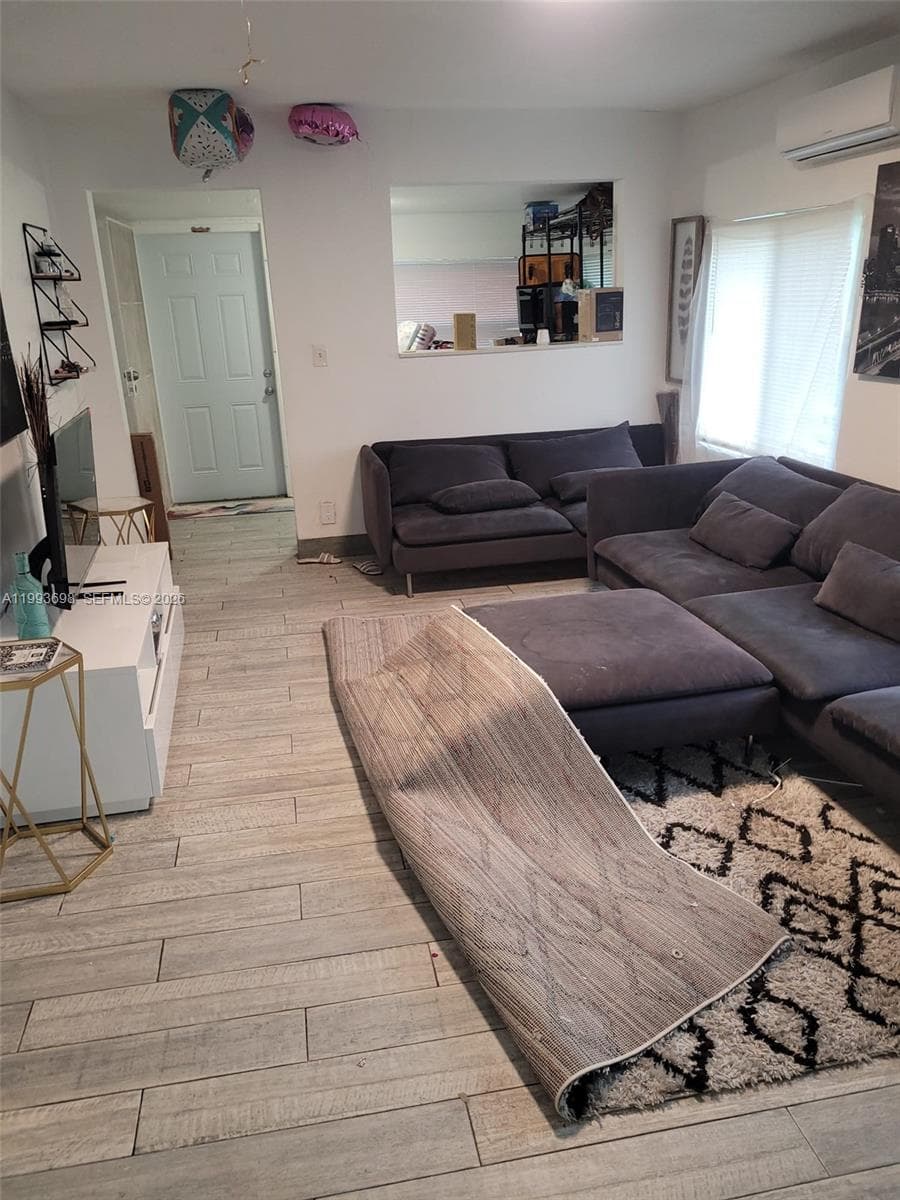5720 NE Miami Pl, Miami FL 33137 — 25