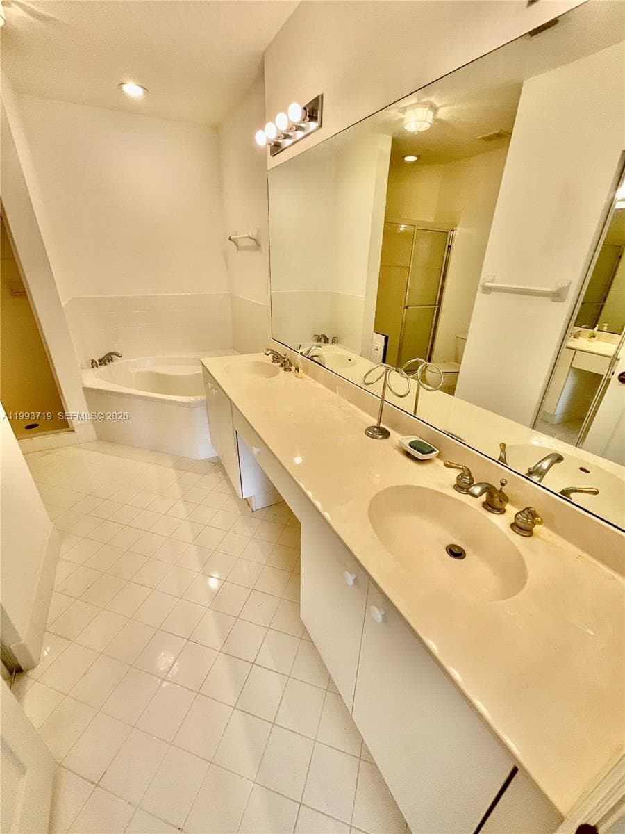 5628 NW 113th Ave # 5628, Doral FL 33178 — 32