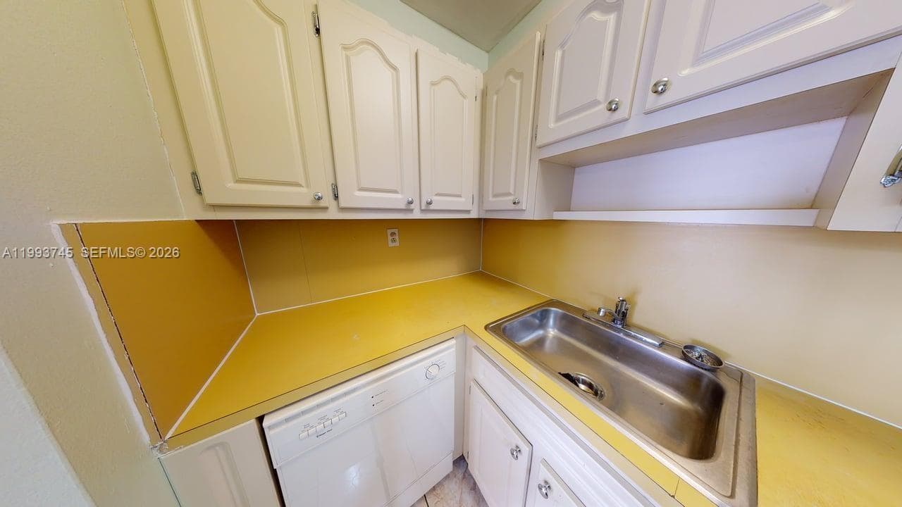 1955 NE 135th St # 301, North Miami FL 33181 — 12