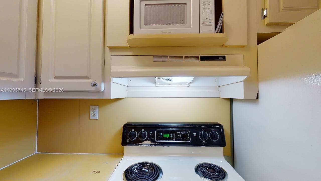 1955 NE 135th St # 301, North Miami FL 33181 — 10