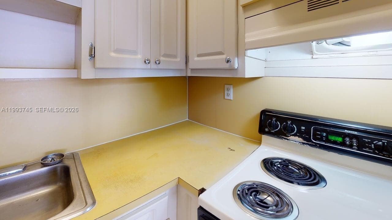 1955 NE 135th St # 301, North Miami FL 33181 — 11
