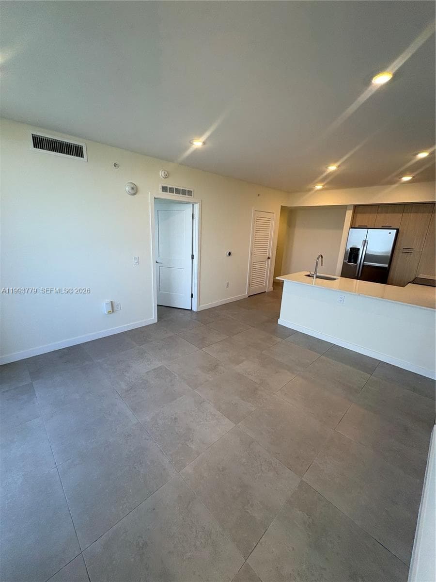 16395 Biscayne Blvd # 2010, North Miami Beach FL 33160 — 6