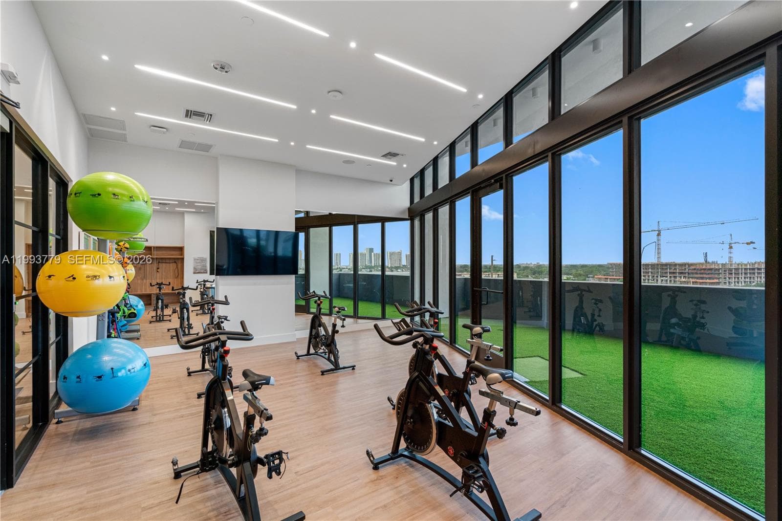 16395 Biscayne Blvd # 2010, North Miami Beach FL 33160 — 17