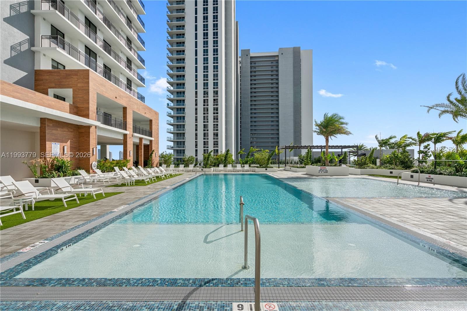 16395 Biscayne Blvd # 2010, North Miami Beach FL 33160 — 12