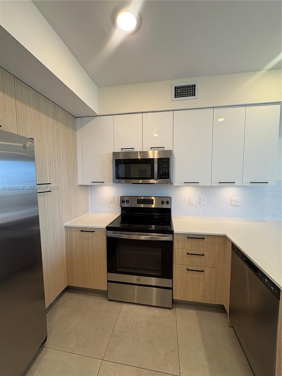 16395 Biscayne Blvd # 2010, North Miami Beach FL 33160 — 3