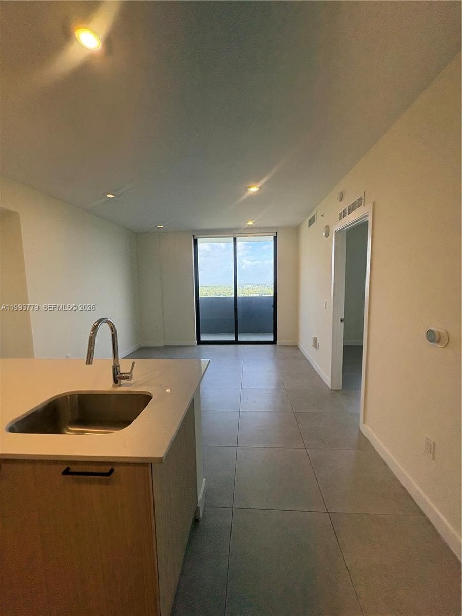 16395 Biscayne Blvd # 2010, North Miami Beach FL 33160 — 5