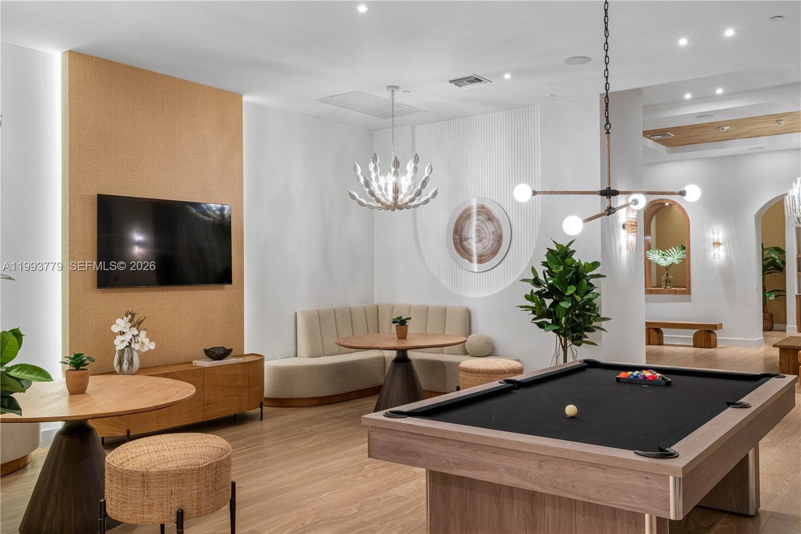 16395 Biscayne Blvd # 2010, North Miami Beach FL 33160 — 25