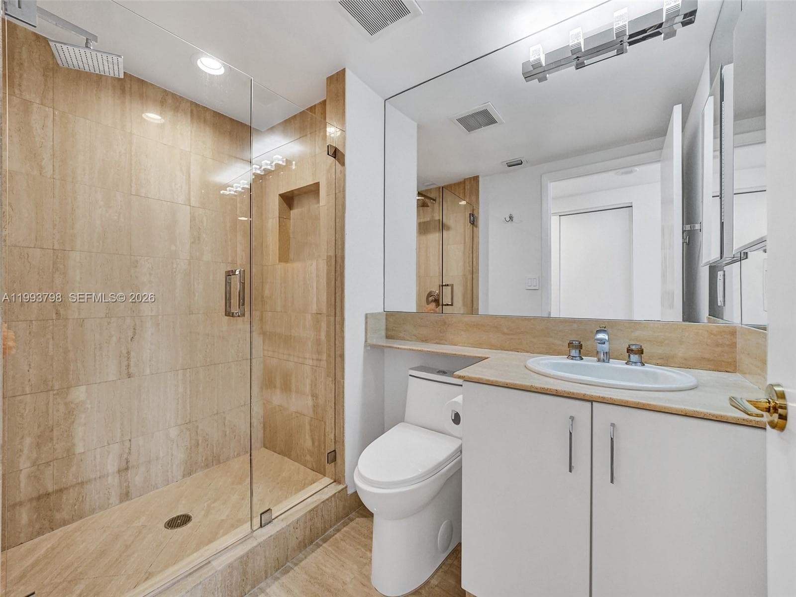 7000 Island Blvd # 1207, Aventura FL 33160 — 32