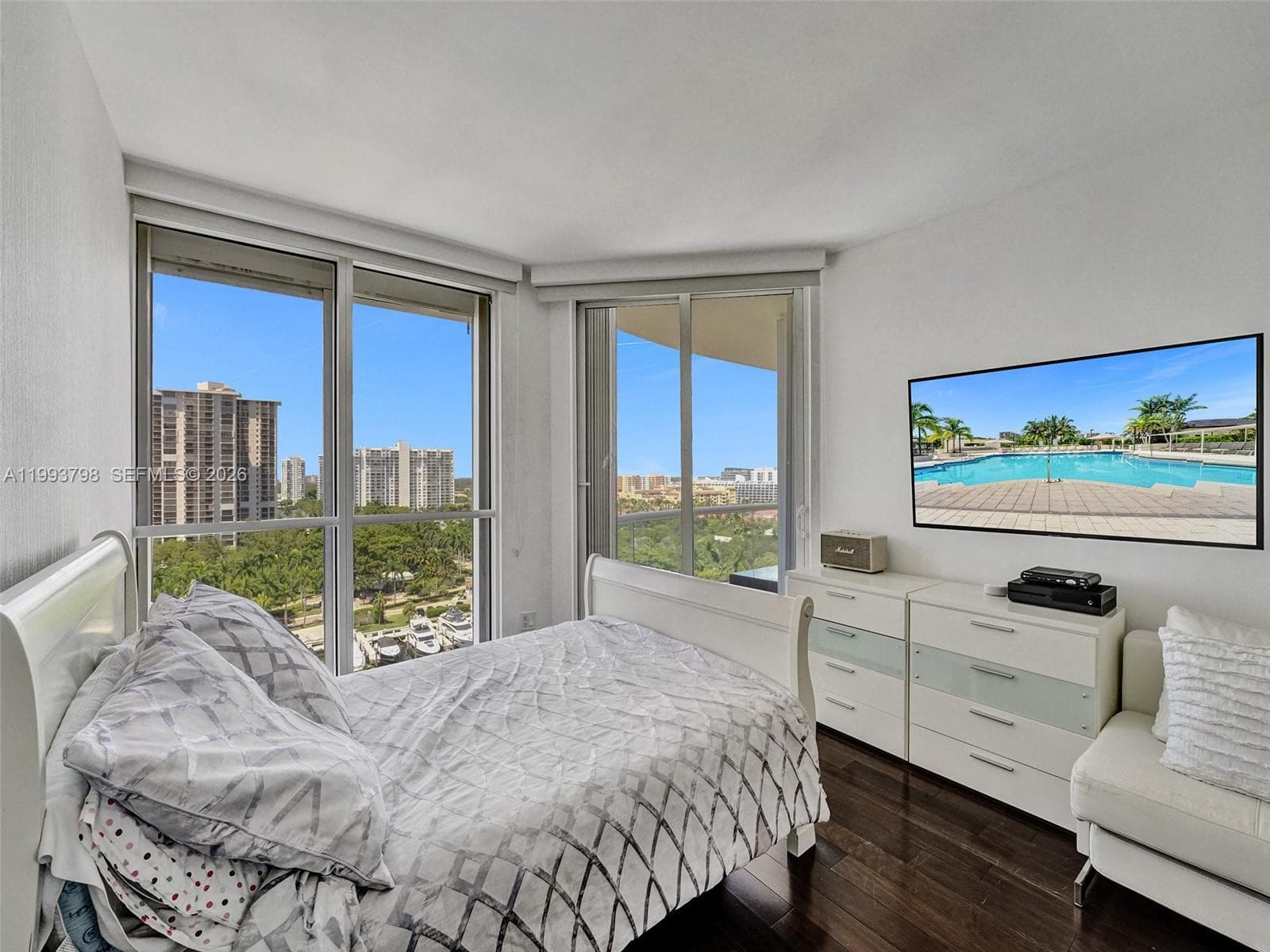 7000 Island Blvd # 1207, Aventura FL 33160 — 34
