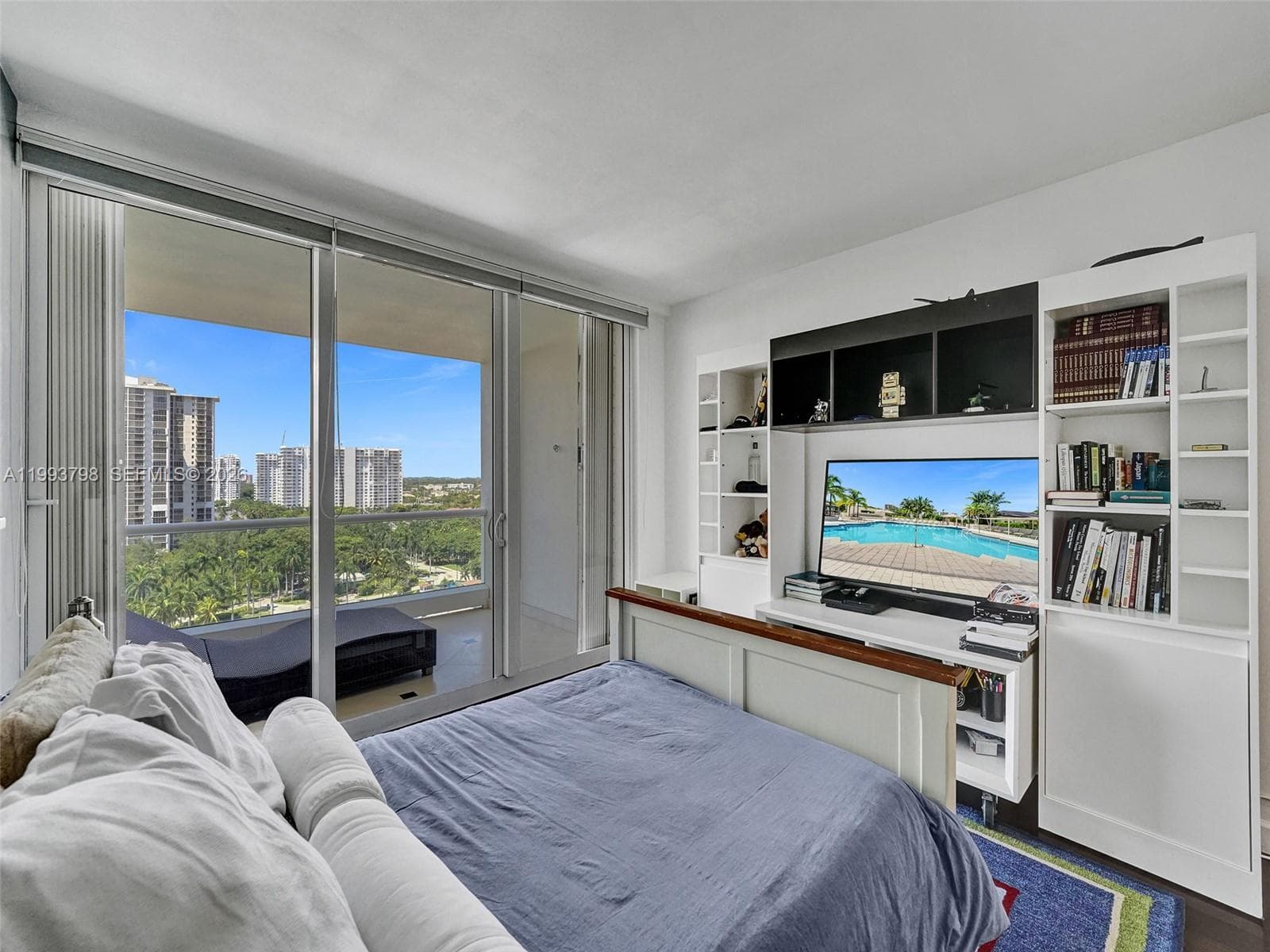 7000 Island Blvd # 1207, Aventura FL 33160 — 37