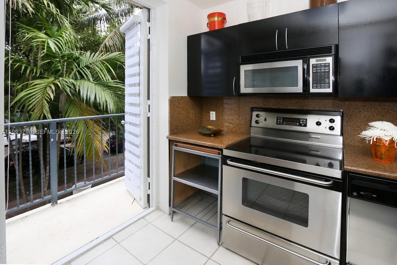 1018 Meridian Ave # 6, Miami Beach FL 33139 — 3