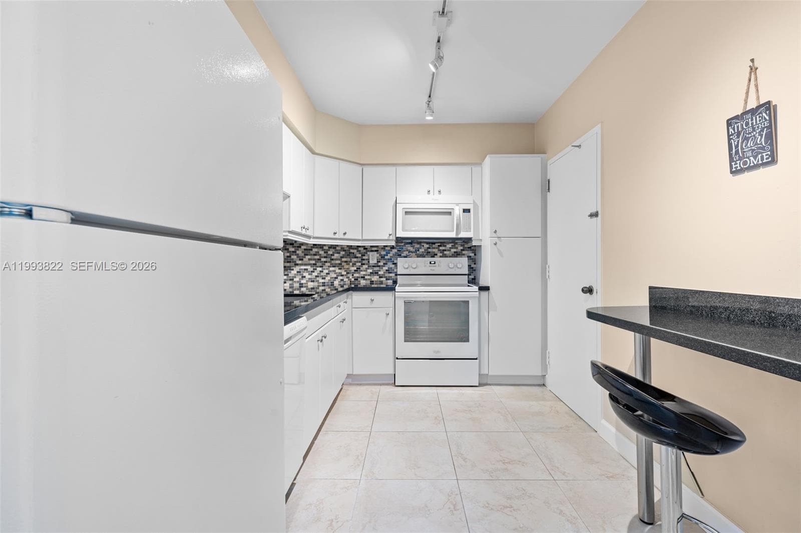 500 Bayview Dr # 325, Sunny Isles Beach FL 33160 — 33